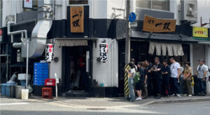 なぜ日本人はわざわざ飲食店の行列に並ぶのか?